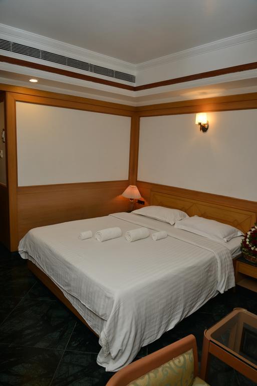 Pimpri-Chinchwad Hotel Kala Sagar חדר תמונה